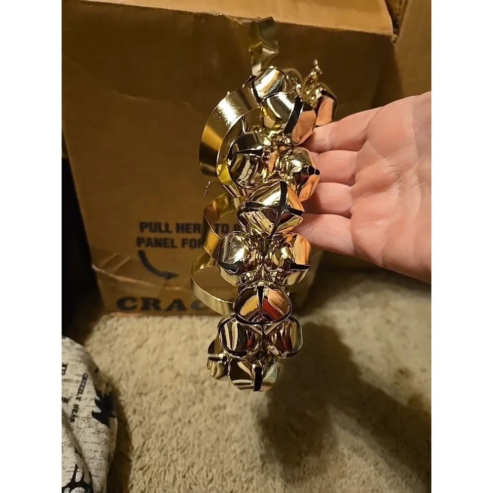 The Unbranded Brand gold jingle